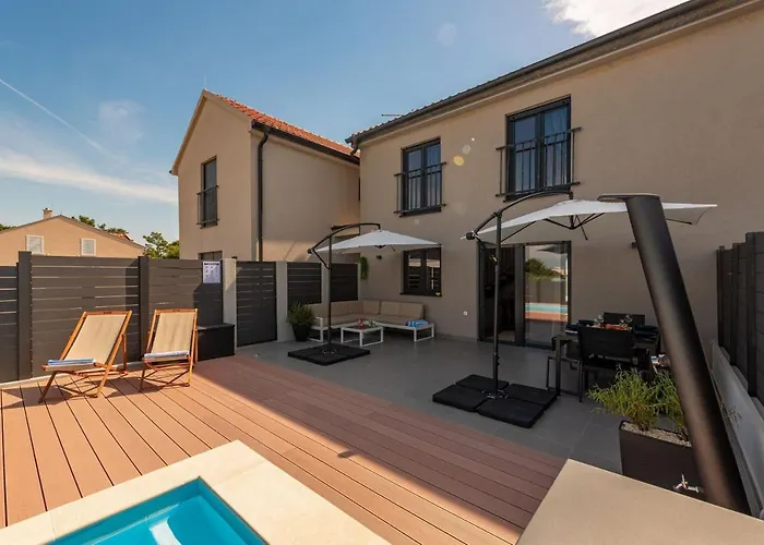 Nia Zadarvillas Вилла *