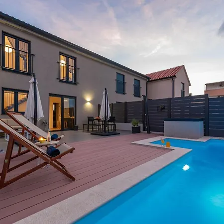 Nia Zadarvillas Villa *