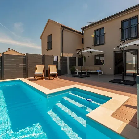Nia Zadarvillas Nin