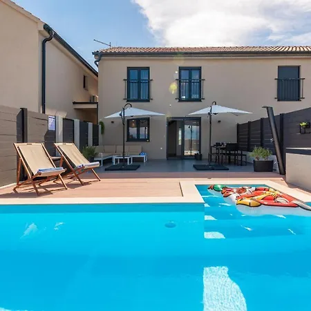 Nia Zadarvillas וילה
