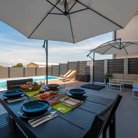 Nia Zadarvillas Villa