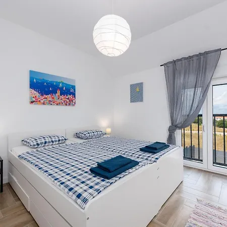 Nia Zadarvillas Nin