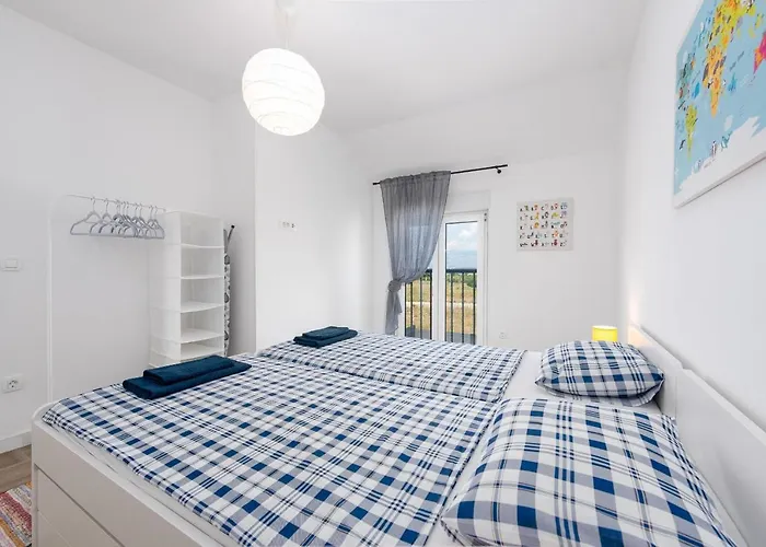 Nia Zadarvillas Vila
