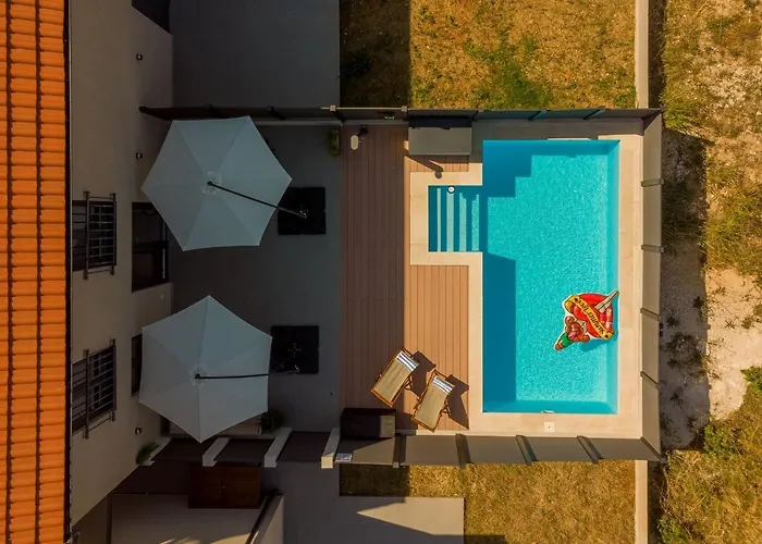 Nia Zadarvillas Vila