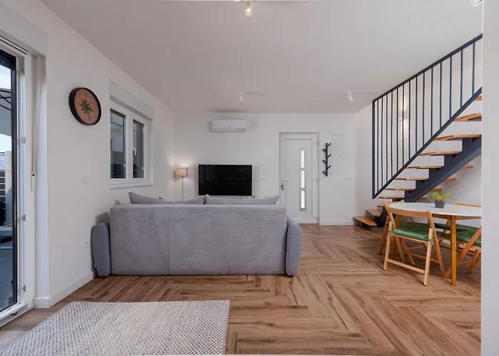 Nia Zadarvillas Vila